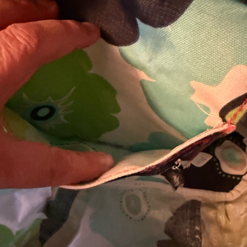 Thirty-One Canvas Floral Beach Tote | Water-Resistant Lining | Snap Closure - Picture 6 of 7